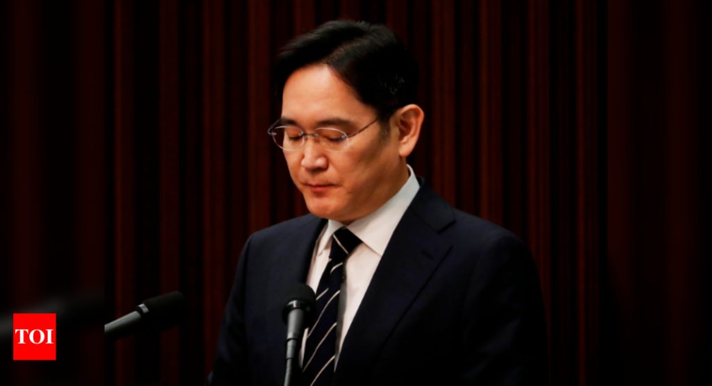 Jay Y Lee: Samsung's Lee receives 30-month prison term in bribery trial - Times of India