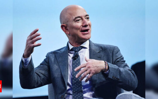 Jeff Bezos hits wealth record of $211 billion on Pentagon move - Times of India