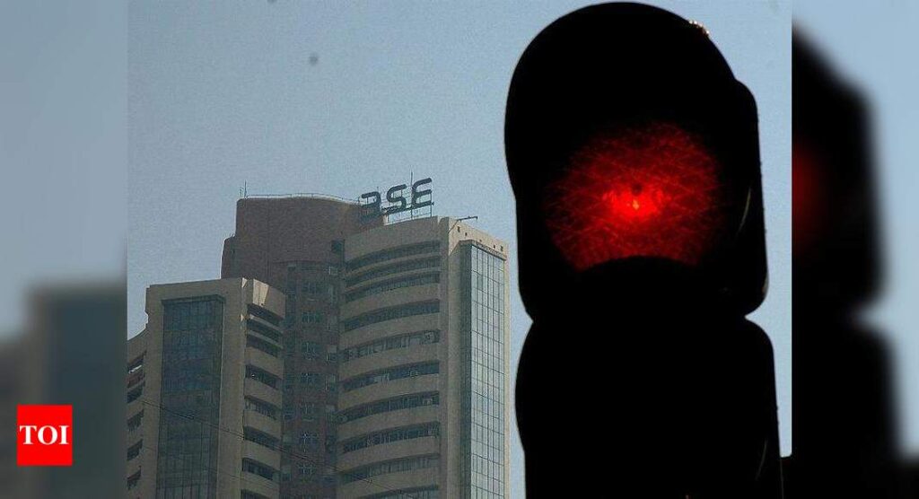 Sensex drops over 250 pts in early trade; Nifty slips below 15,700 - Times of India