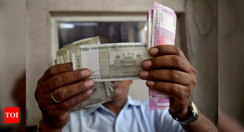 Rupee falls 4 paise to 73.06 against US dollar - Times of India