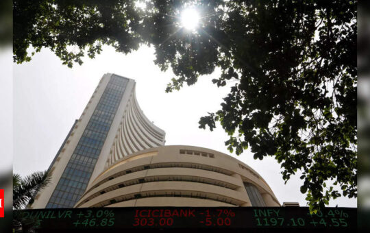 Stock markets live: Sensex tanks 385.15 points to 59,282.45 in opening session; Nifty slumps 88.70 points to 17,659.90  - The Times of India