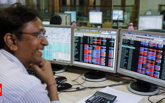 Investors richer by over Rs 3.10 lakh crore as markets return to winning ways after 4-day losing run - Times of India