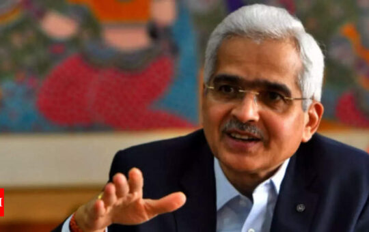 rbi:  Government likely to stick to fiscal deficit target, says RBI governor Shaktikanta Das - Times of India