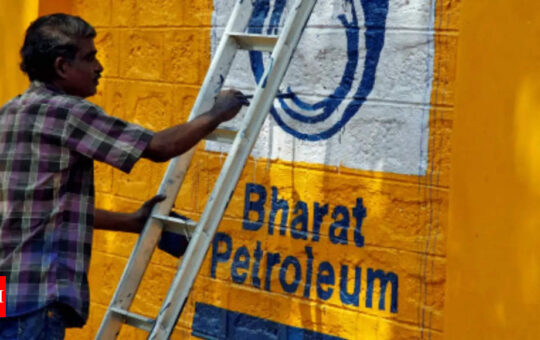 BPCL setback: Govt to push asset sales | India Business News - Times of India