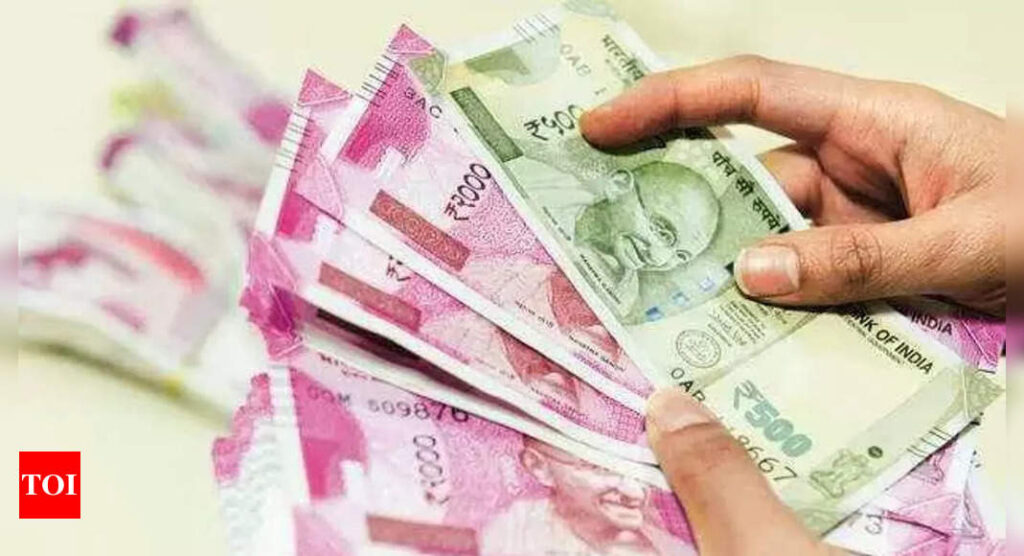 Rupee ends at new low, falls by 21 paise in the week - Times of India