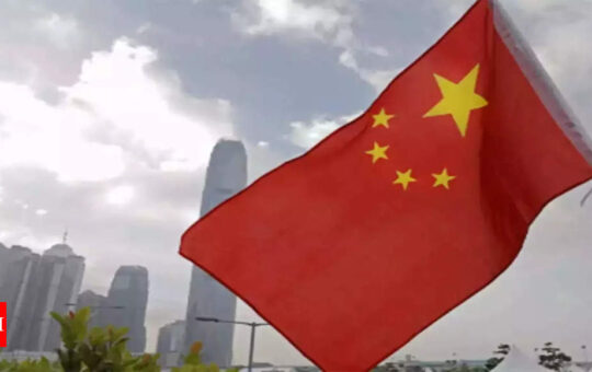 China growth slumps on virus lockdowns, real estate woes: Report - Times of India