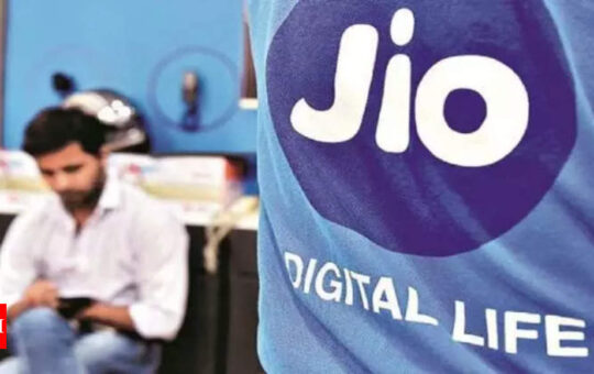 Reliance Jio Q1 net profit rises 24 pc to Rs 4,335 crore as tariff hikes boost realisations - Times of India