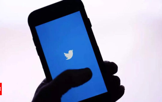 Twitter down for thousands of users | International Business News - Times of India