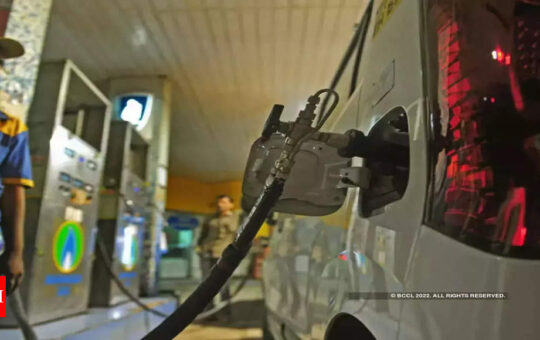 Mahanagar Gas cuts PNG and CNG prices on higher supply from govt - Times of India