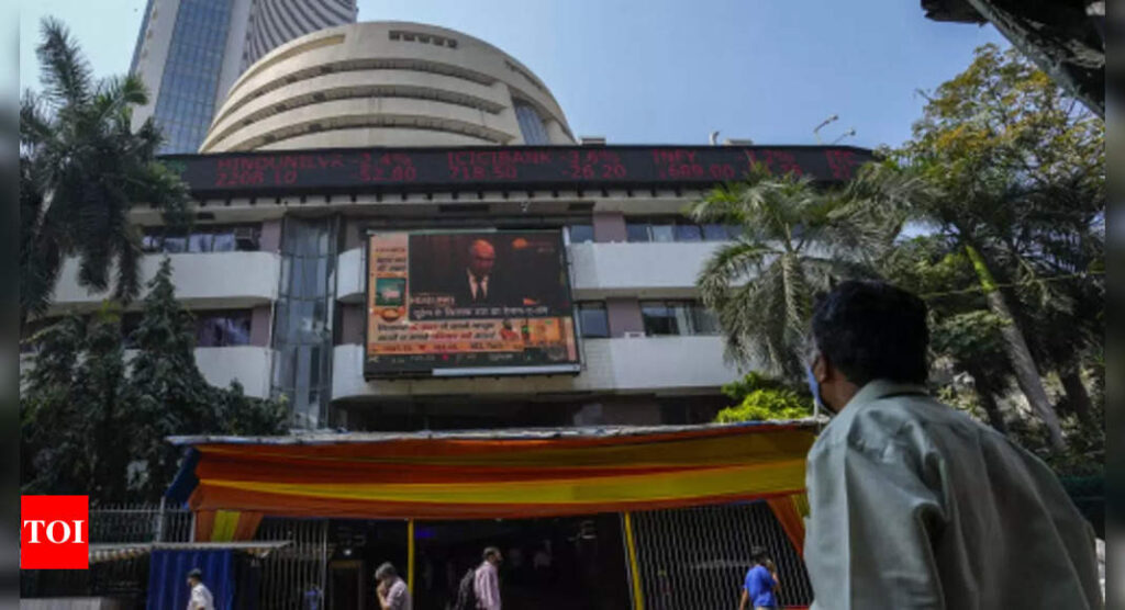 Sensex sinks 861 points as hawkish Fed roils global markets - Times of India