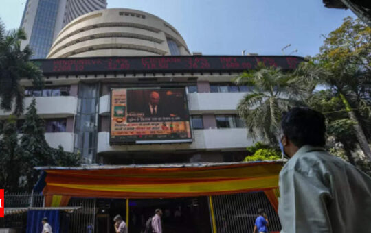 Sensex sinks 861 points as hawkish Fed roils global markets - Times of India