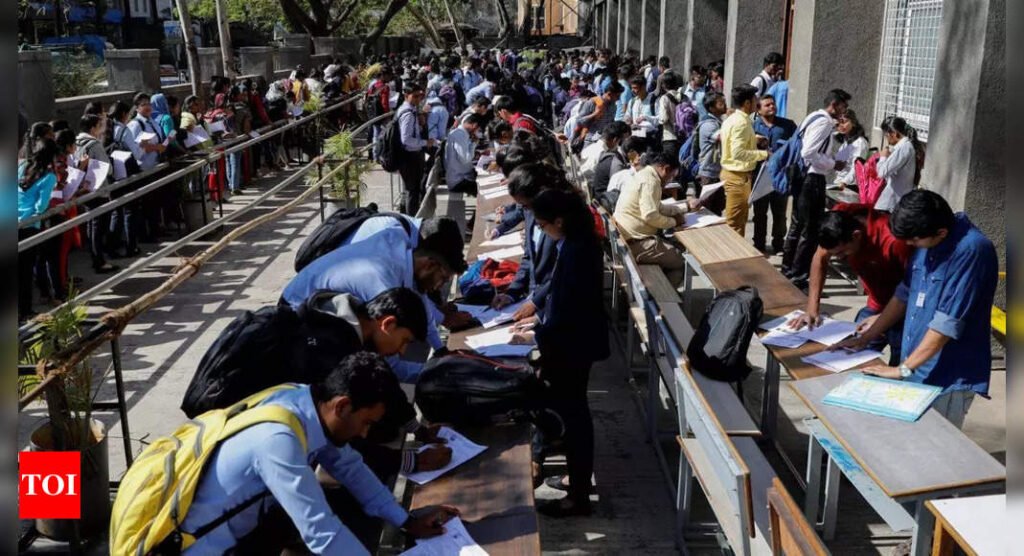 Unemployment rate in April-June falls to 7.6% - Times of India