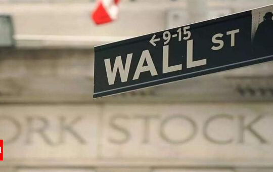 Wall St slumps more than 1% on fears of aggressive Fed - Times of India